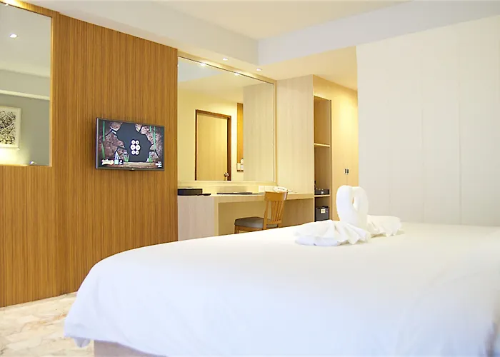 Jolly & Thapra Bangkok