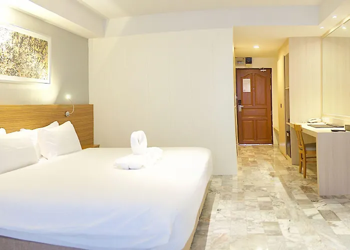 Hotel Jolly & Thapra 3*